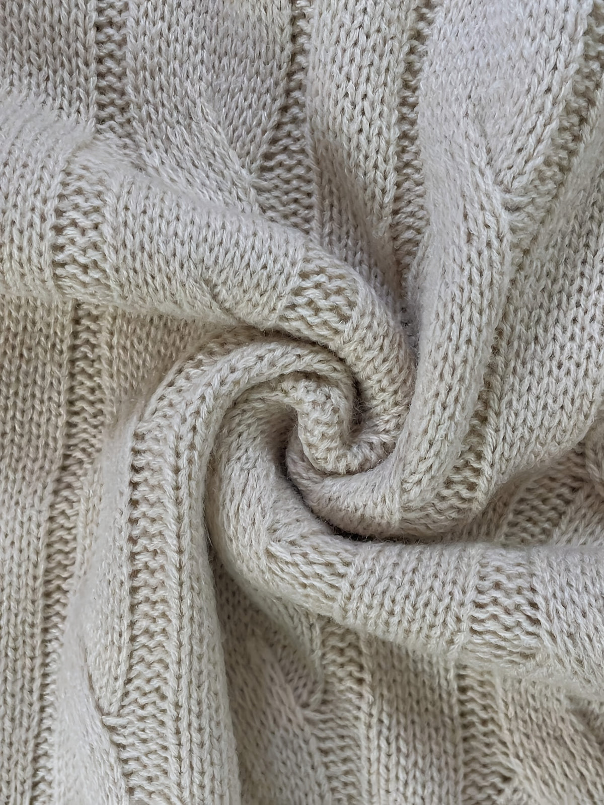 Leah | Damen Zopfmuster Strickkleid mit Stehkragen, Beige