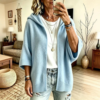 Isolde – Strickjacke Damen mit Kapuze Weit Geschnitten 3/4-Arm
