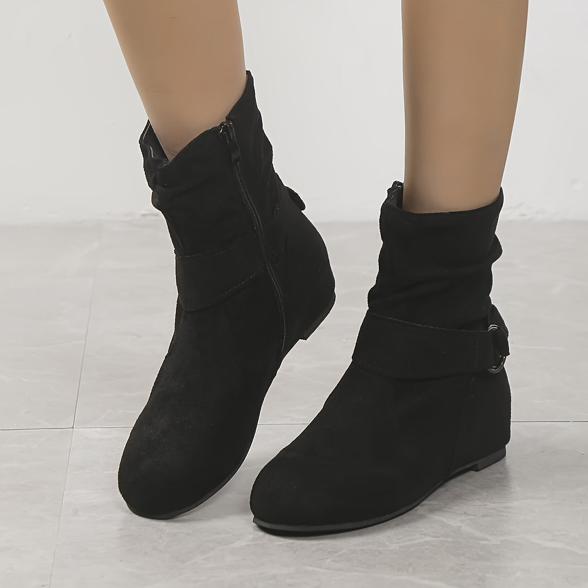 Marla | Damen Chelsea Boots mit Schnalle, Wildlederlook