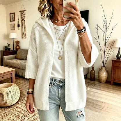 Isolde – Strickjacke Damen mit Kapuze Weit Geschnitten 3/4-Arm