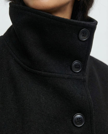 Marcella | Damen lange Winterjacke mit Stehkragen und Bindegürtel