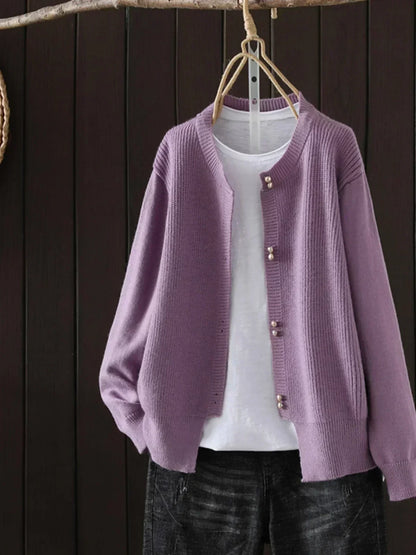 Elisa | Damen Strickjacke mit Perlenknöpfen Rundhals