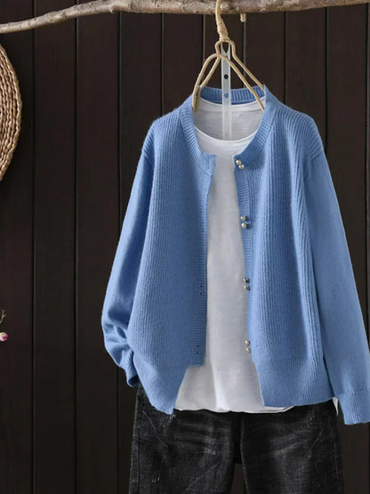 Elisa | Damen Strickjacke mit Perlenknöpfen Rundhals