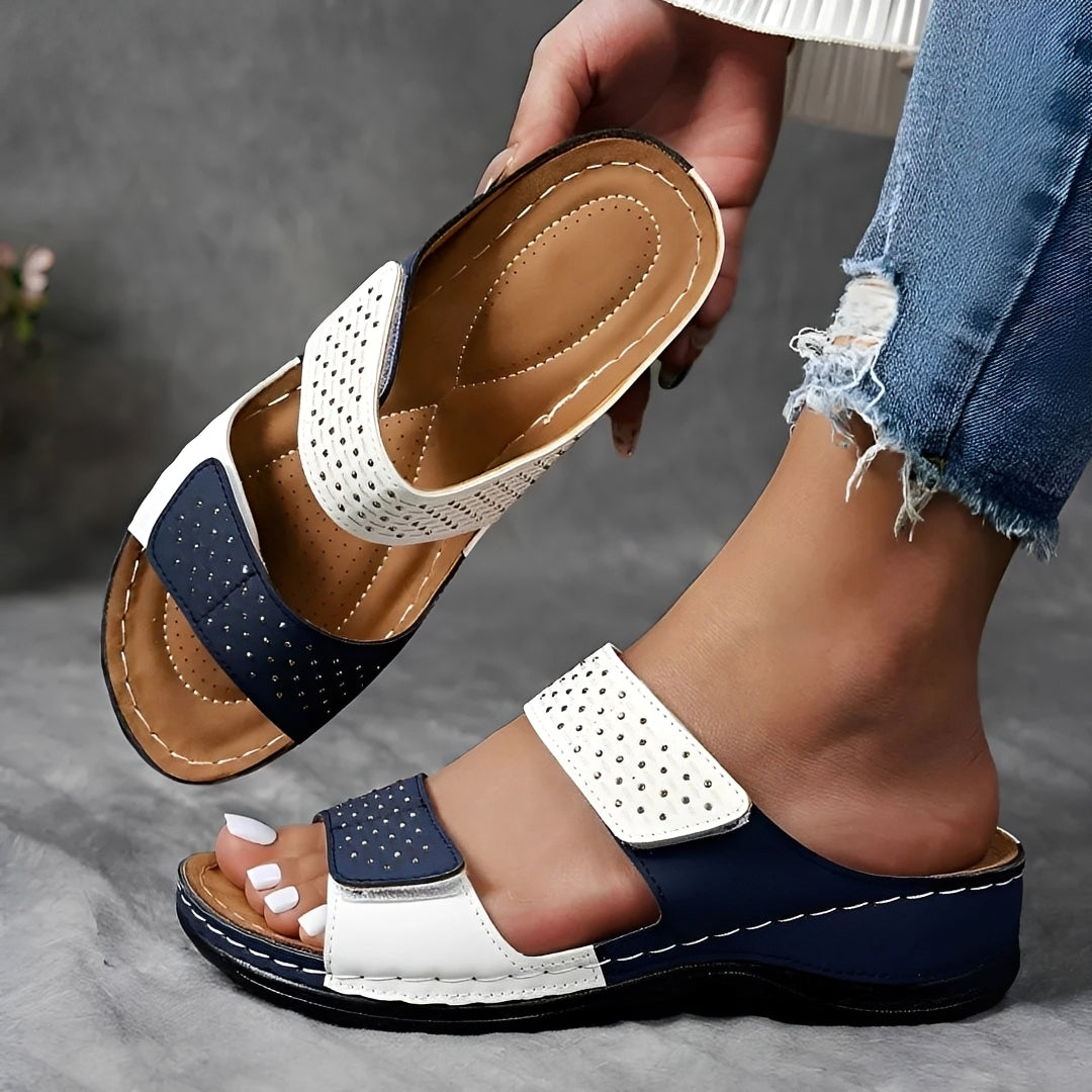 Ruth Sandalen mit verstellbaren Riemen und Nieten