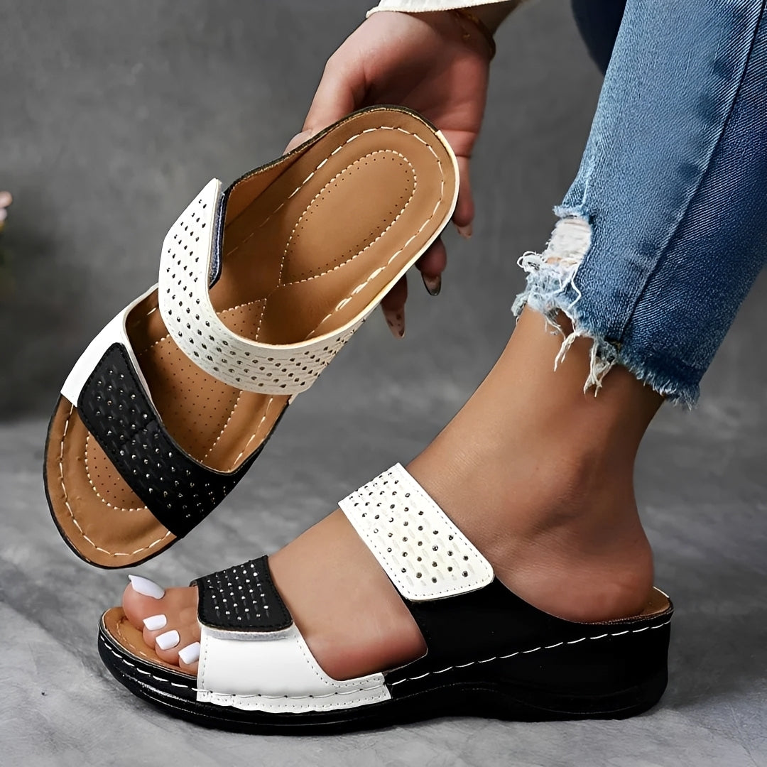 Ruth Sandalen mit verstellbaren Riemen und Nieten