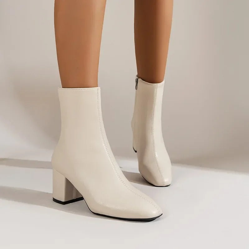 Agatha – Elegante Damen Stiefeletten mit Blockabsatz