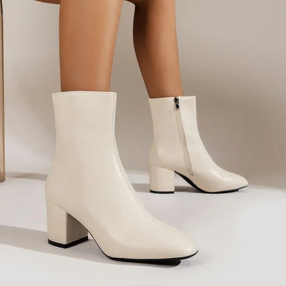 Agatha – Elegante Damen Stiefeletten mit Blockabsatz