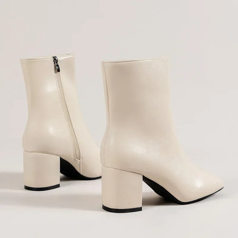 Agatha – Elegante Damen Stiefeletten mit Blockabsatz