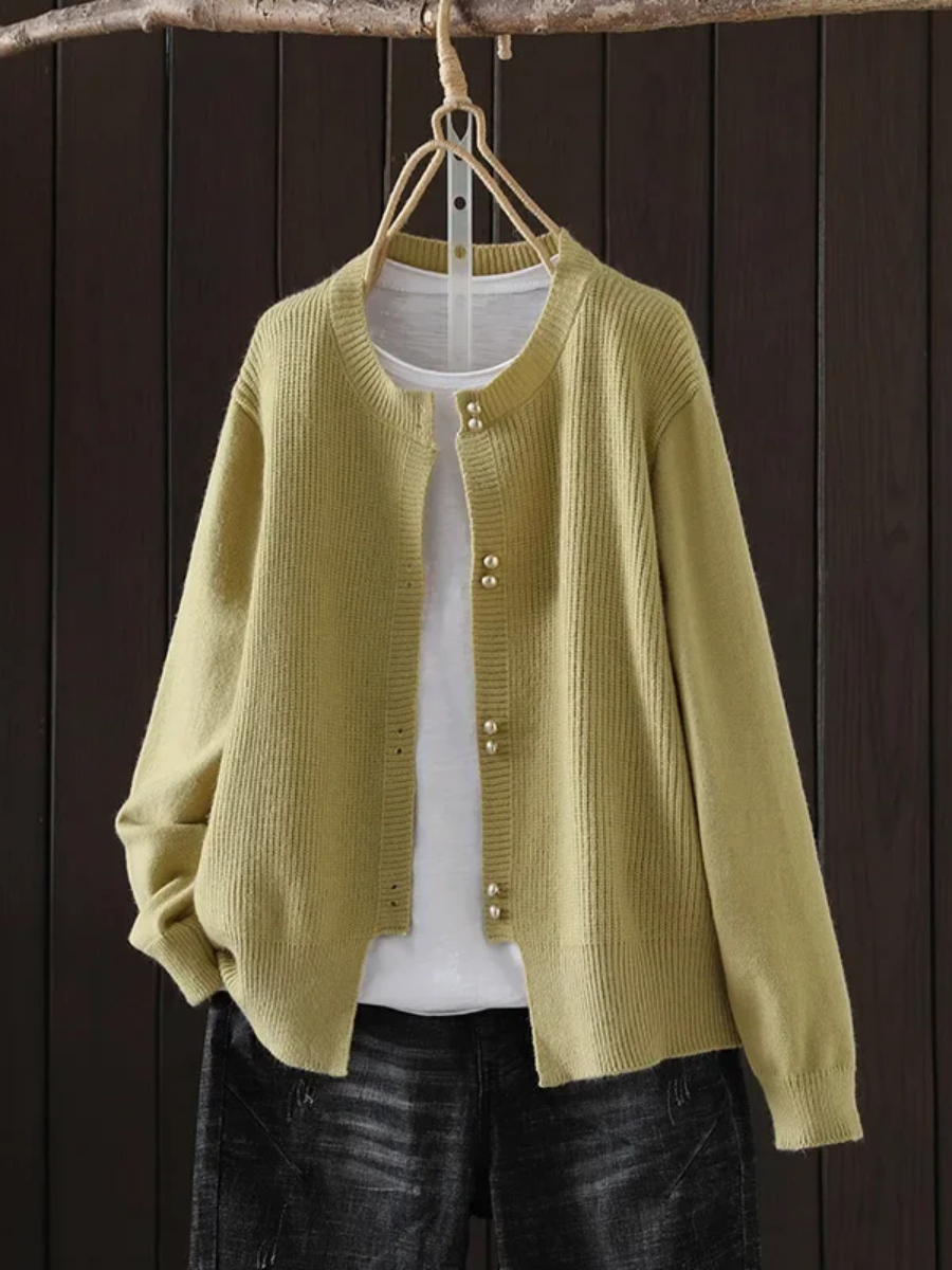 Elisa | Damen Strickjacke mit Perlenknöpfen Rundhals