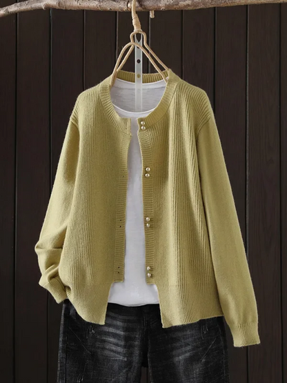 Elisa | Damen Strickjacke mit Perlenknöpfen Rundhals