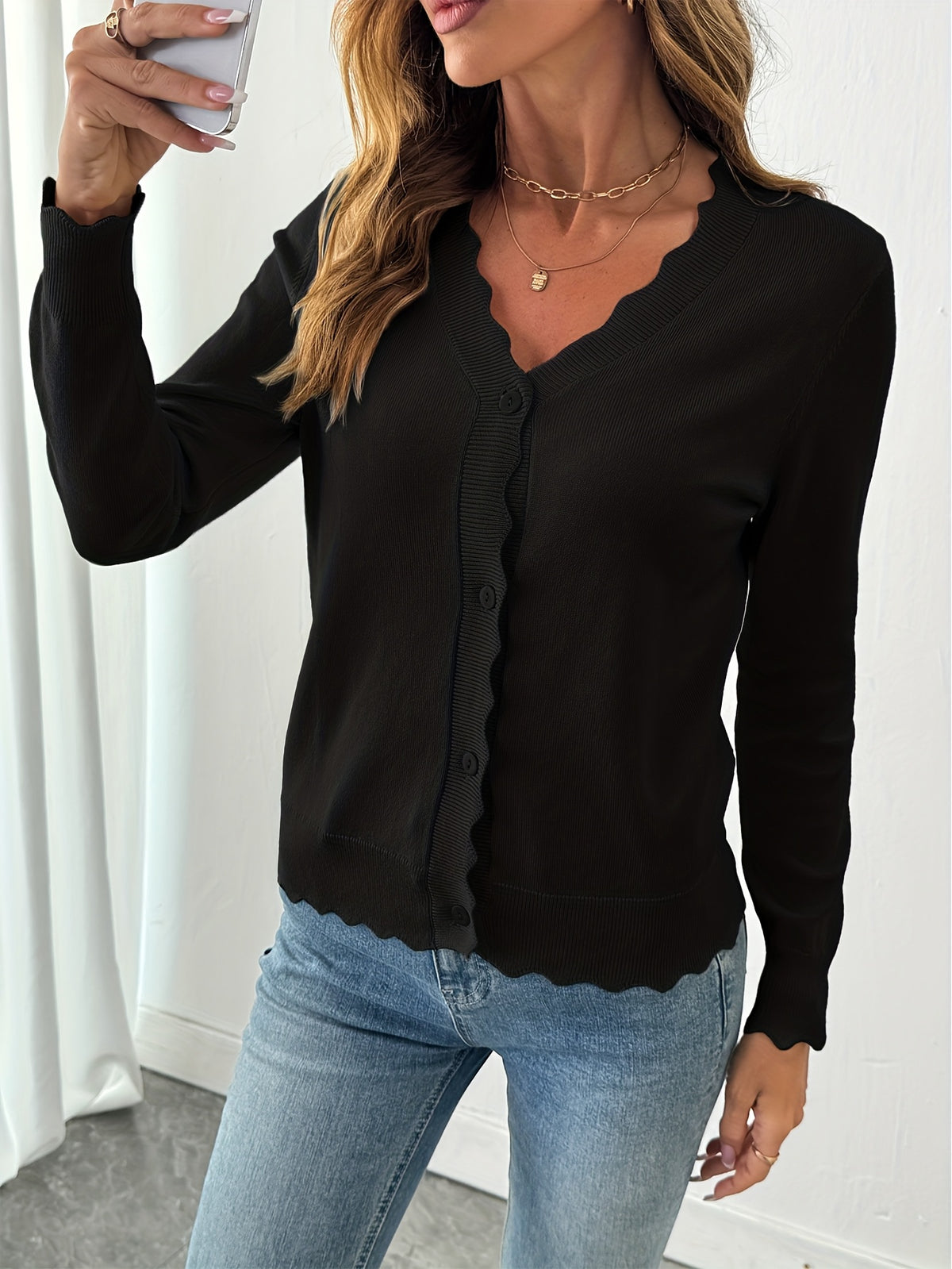 Enid | Damen Cardigan V-Ausschnitt Knopfleiste Wellenkante
