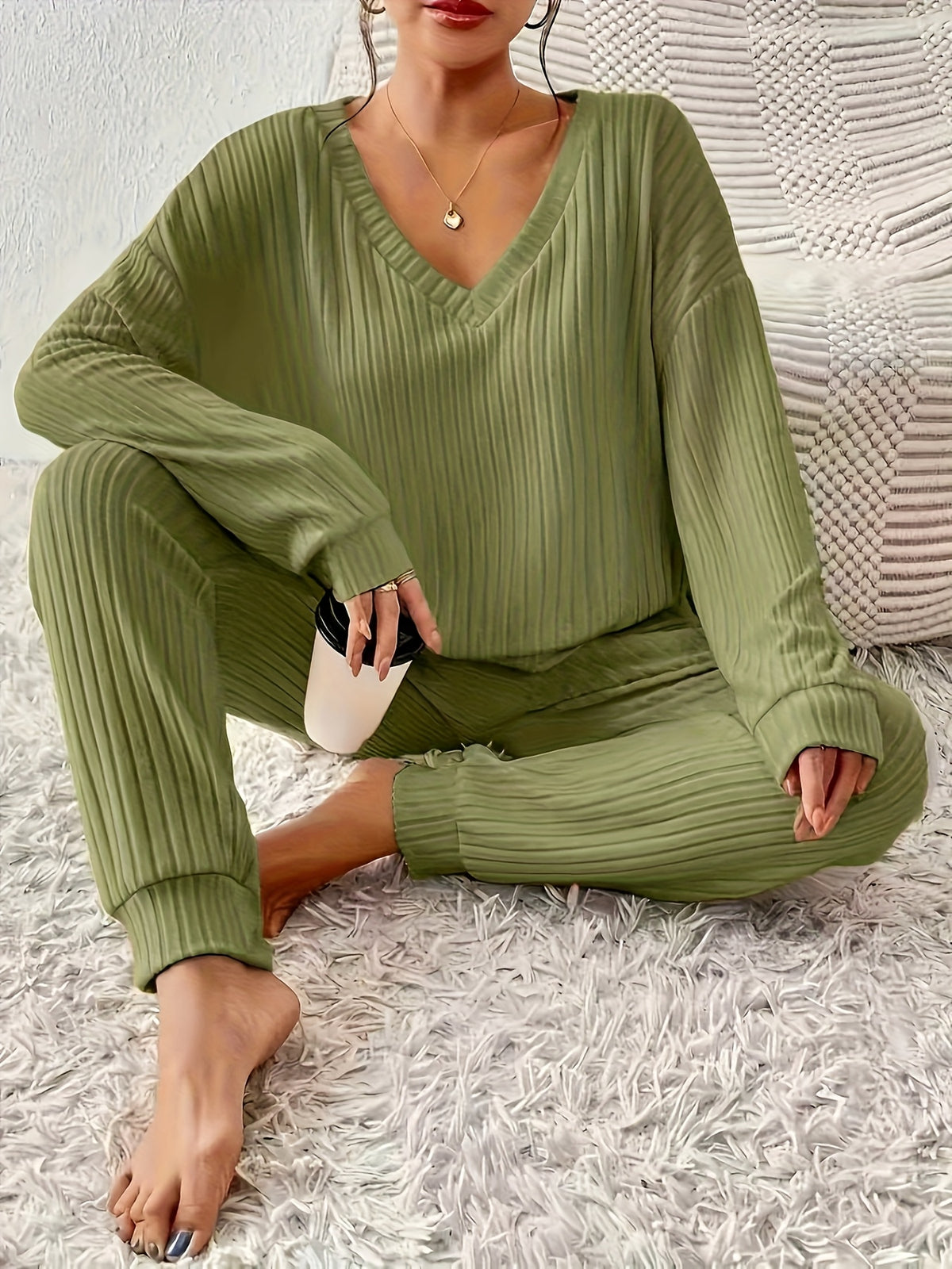 Amelie | Gerippter Loungewear Zweiteiler mit V-Ausschnitt für Damen