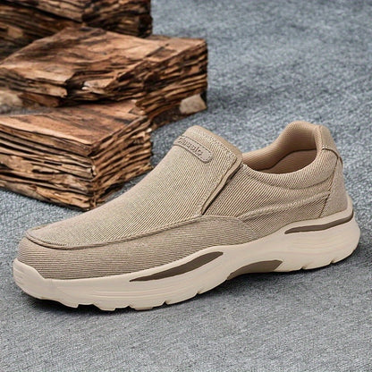 Douwe | Herren Slip-On Sneaker mit Stehkragen und Blockabsatz