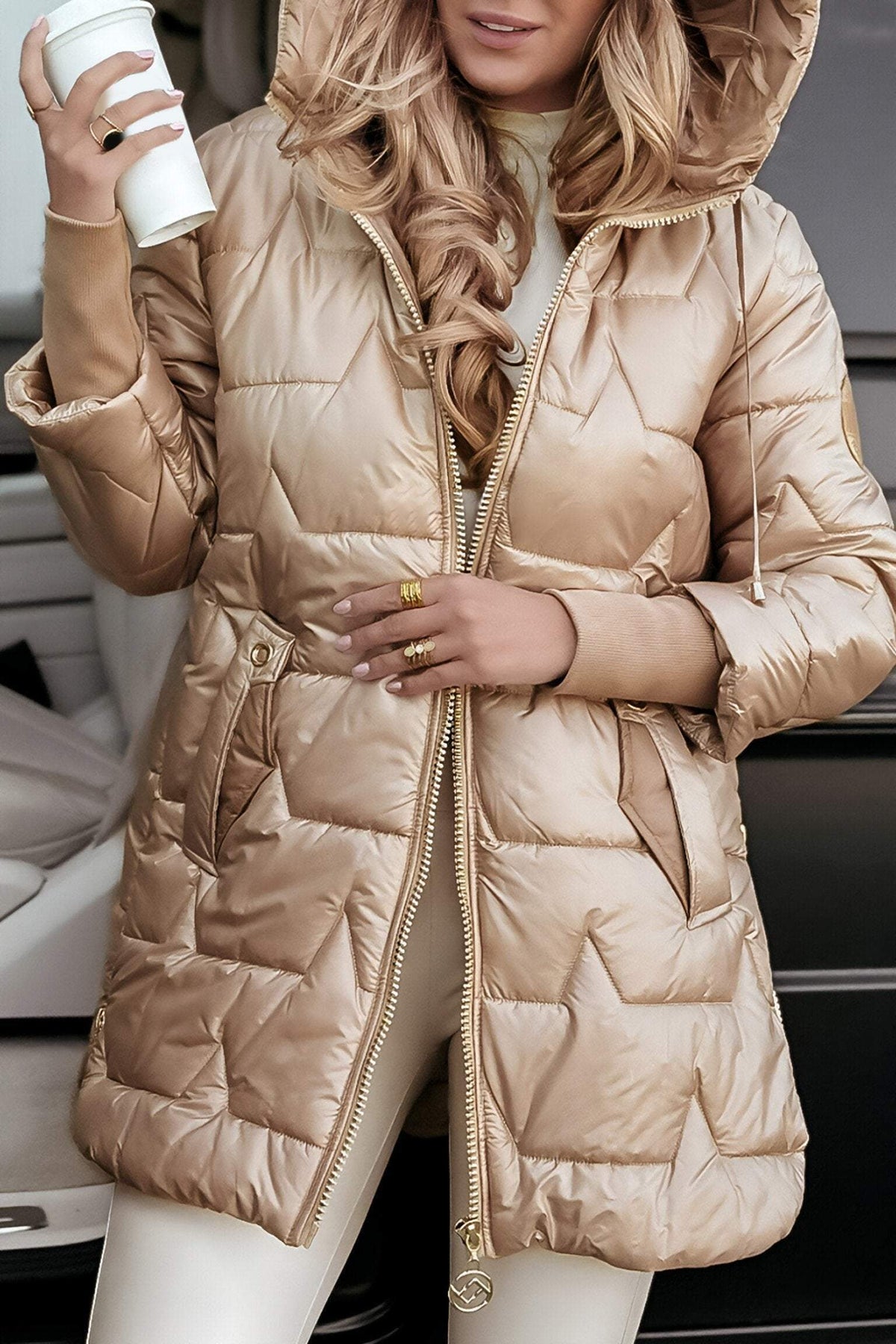 Freda | Taillierter Trenchcoat mit Kapuze und Gürtel