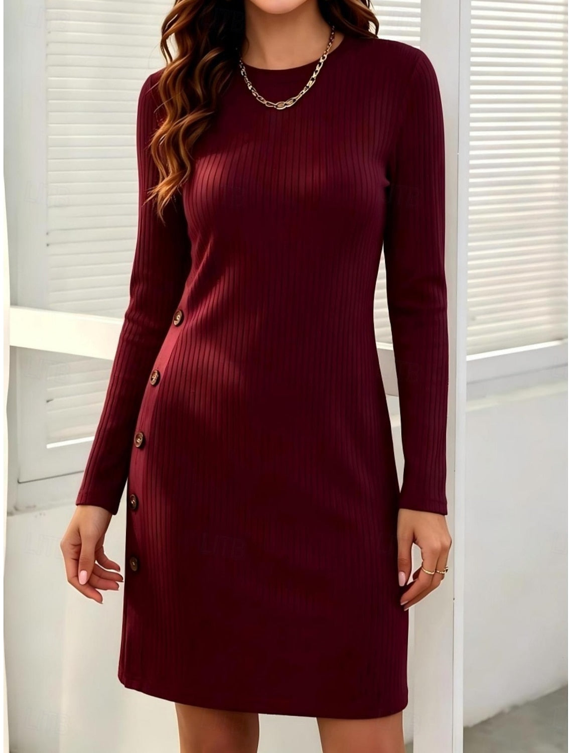 Klara | Damen Figurbetontes Strickkleid mit Knopfleiste, Rundhals