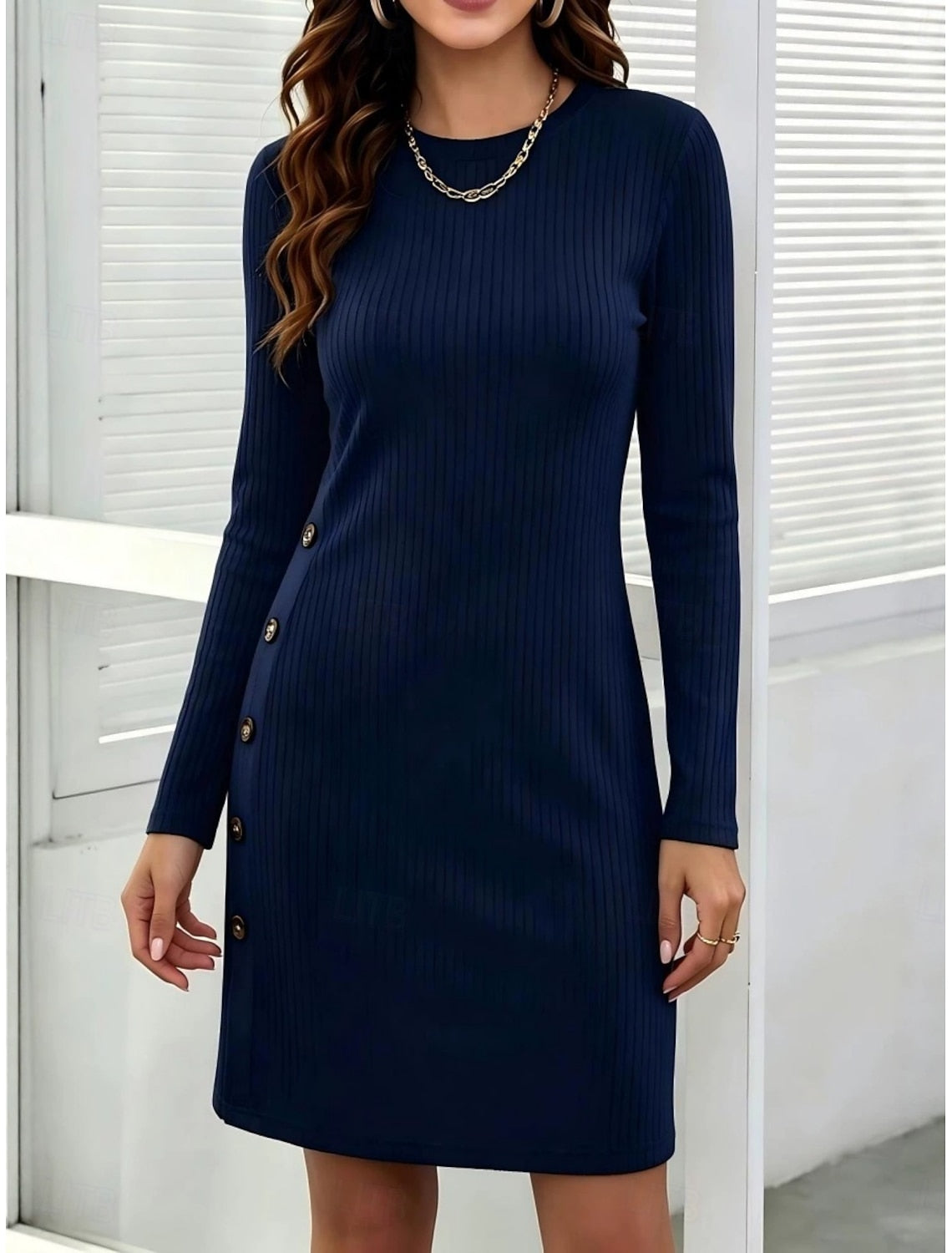 Klara | Damen Figurbetontes Strickkleid mit Knopfleiste, Rundhals