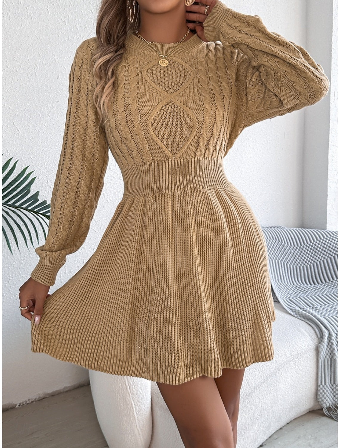 Lucie | Damen Zopfmuster Strickkleid mit Rundhalsausschnitt
